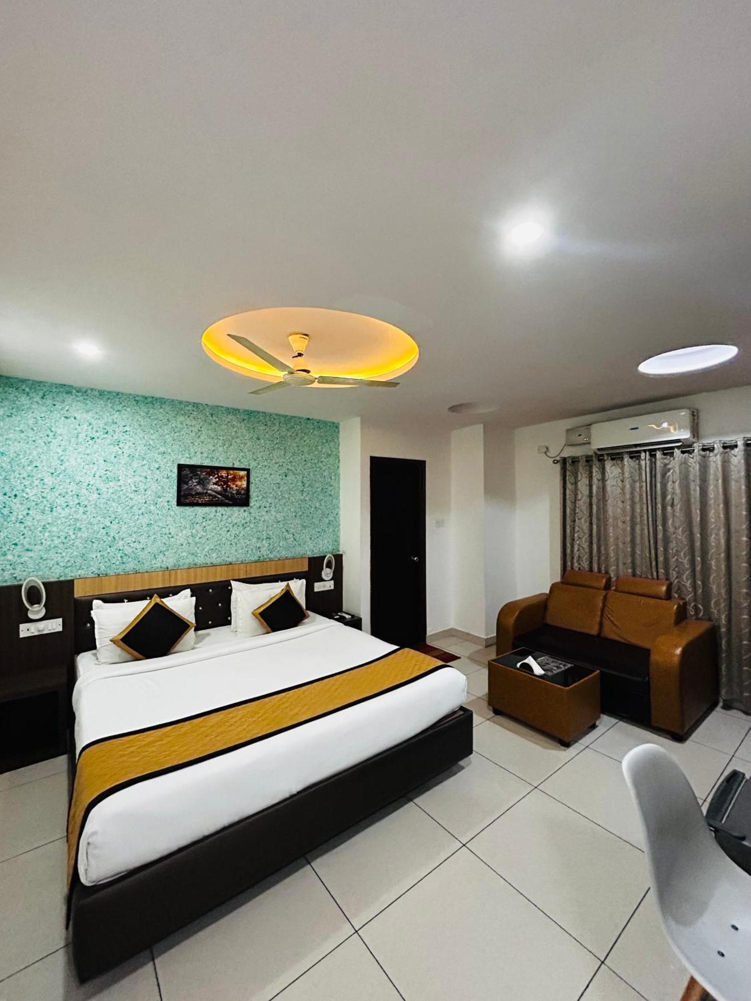 The Porch Inn Hotel/Service Apartments Bangalore Exterior foto
