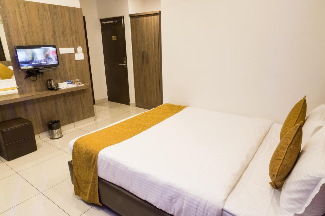 The Porch Inn Hotel/Service Apartments Bangalore Exterior foto