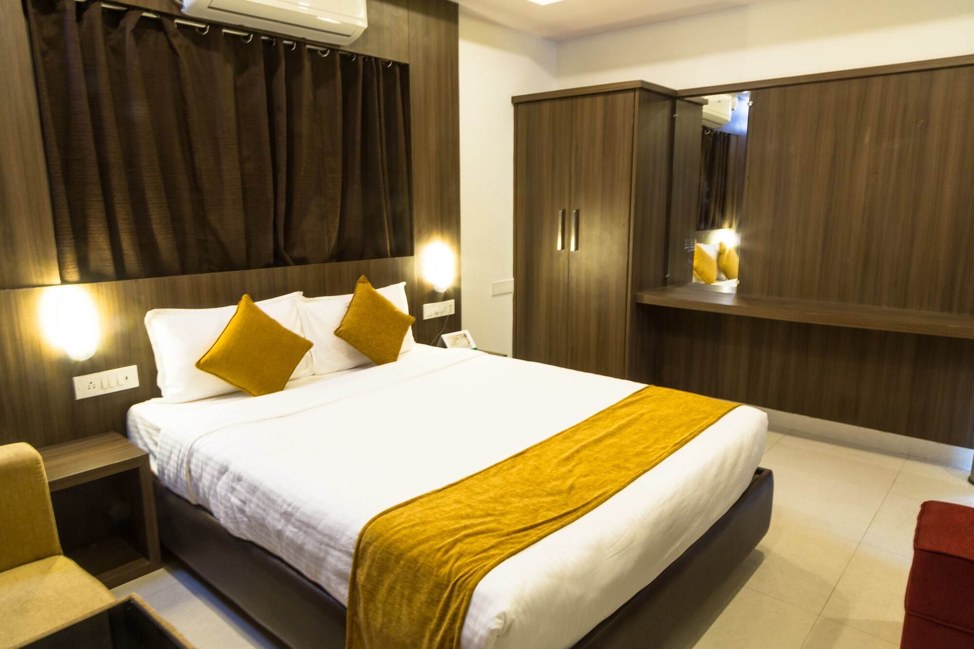 The Porch Inn Hotel/Service Apartments Bangalore Exterior foto